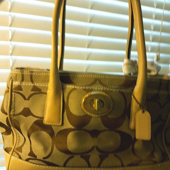 Coach Hampton Bag - Picture 1 of 6